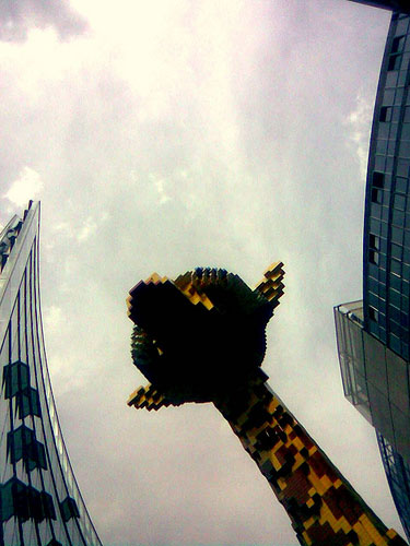 Lego žirafa v Sony Center by absolutmachal