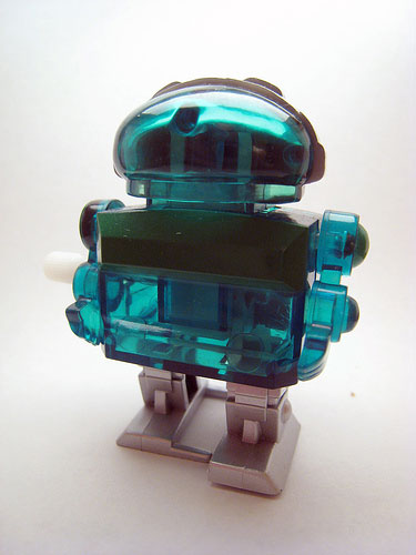 Broken robot toy by Plutor